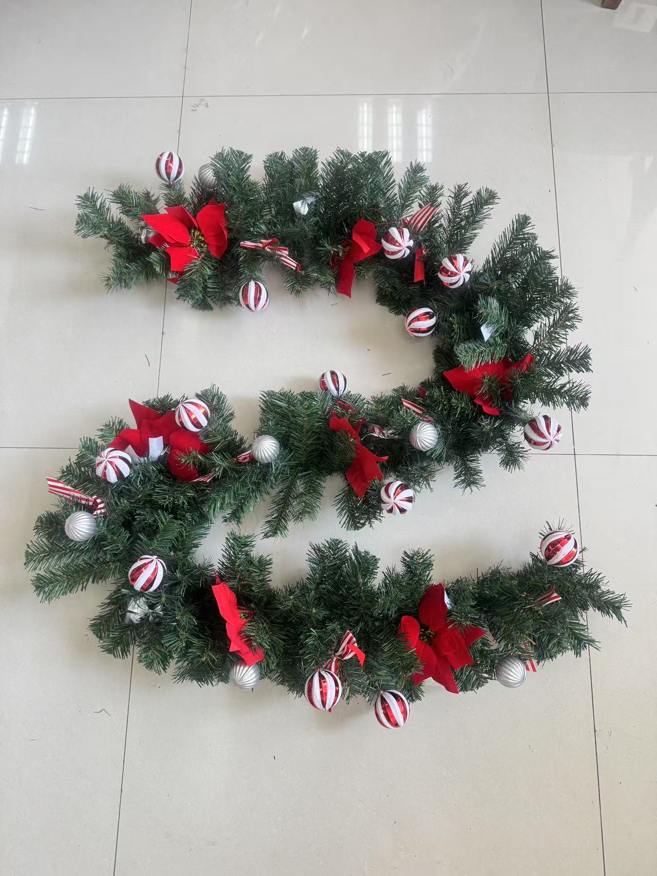 საახალწლო (კედლის, კარის) დეკორაცია - წითელში - 1